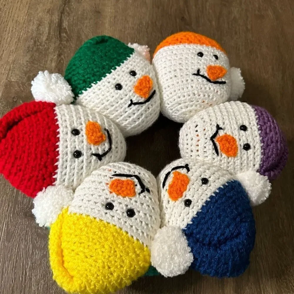 Handcrafted Crochet Snowmen Plush Wreath Cheery Colorful Christmas Decor 14”